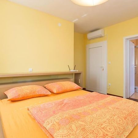 Villa Ajda - Orange Room Omišalj Extérieur photo