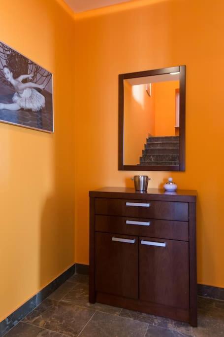 Villa Ajda - Orange Room Omišalj Extérieur photo